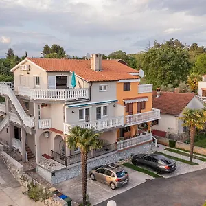 Apartment Dino, Malinska